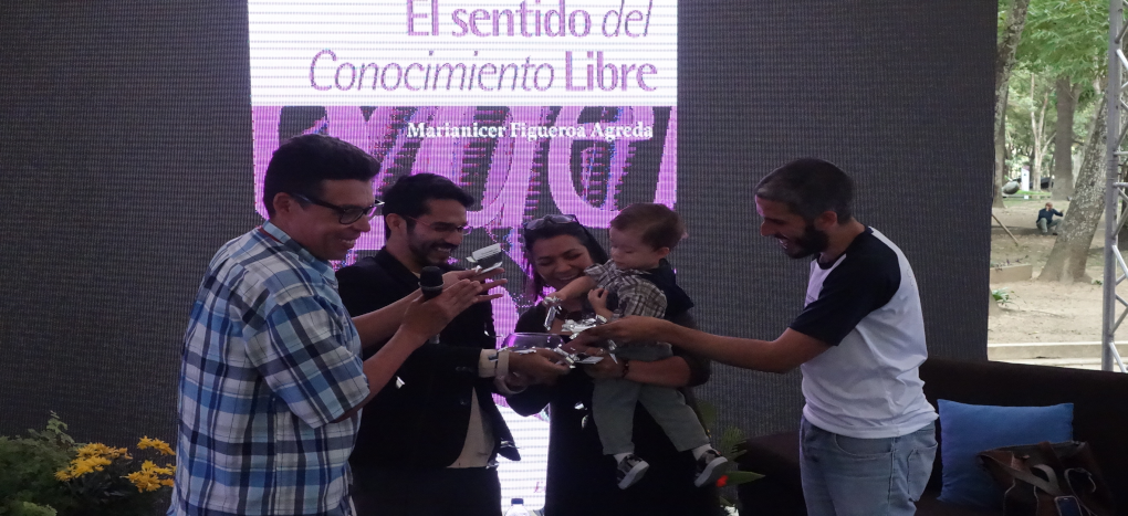 Bautizo del Libro El Conocimiento Libre en la Feria del Libro de Caracas