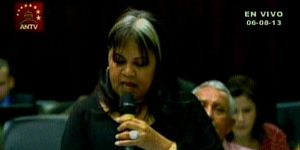 Diputada Miriam Pérez leyendo unos de los artículos del proyecto de  Ley