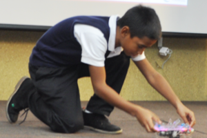 Niños desarrollan robótica creativa con visión social