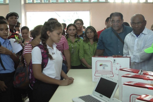 200 estudiantes reciben Canaimas educativas en Anzoátegui