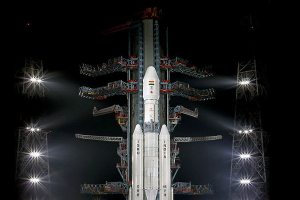 India lanza con éxito el cohete más grande de su historia 