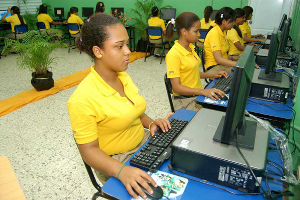 Dominicana anuncia expansión de banda ancha para conectar a 50% de su población