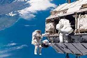 Cosmonautas rusos instalan con éxito cámaras en caminata espacial 