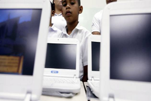 Un total de 2.893 computadoras portátiles y tablas Canaimas reciben estudiantes y docentes en Apure