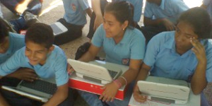 Entregadas canaimitas a estudiantes del Liceo “Eloy Guillermo González”