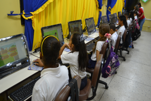Estudiantes deCumaná cuentan con nuevo centro de informática. Imagen Archivo