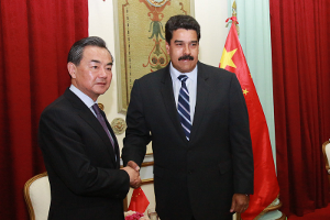 Canciller chino visita Venezuela para revisar acuerdos estratégicos
