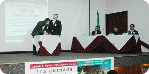 La firma de este convenio interinstitucional se realizó durante las Jornadas Tecnológicas de la Oncop