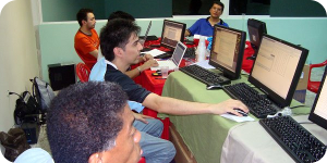 Forman a adultos mayores en el uso de las tecnologías