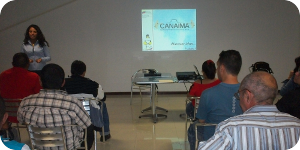 Promotores comunitarios exploran Canaima GNU/Linux 3.0