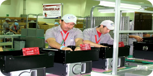 Especialistas trabajan para que computadores de VTI funcionen al 100% con Canaima GNU/Linux (Cortesía Minci)