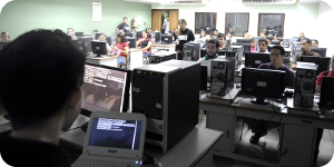 En los laboratorios de informática se dictaron las ponencias