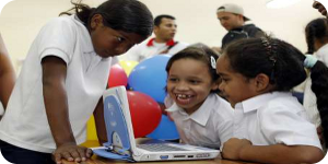 Unas mil 500 computadoras se entregaron a los alumnos de diversas instituciones del municipio Alberto Adriani
