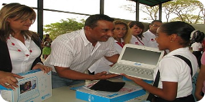 Autoridades educativas supervisan recursos para el aprendizaje