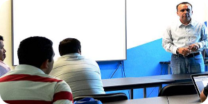 El taller capacita a los asistentes para administrar servidores de páginas web a partir del SL