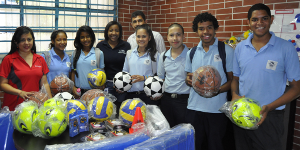 Estudiantes del Liceo José Manuel Núñez Ponte recibieron la donación