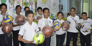 Estudiantes de la Unidad Educativa José Ramón Camejo de Sarría