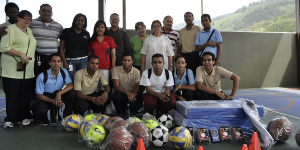 Alumnos y personal educativo del Liceo Simón Rodríguez, ubicado en Sarría