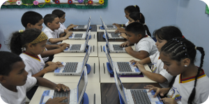 Entregaron 700 computadoras Canaimas en dos liceos de Barcelona