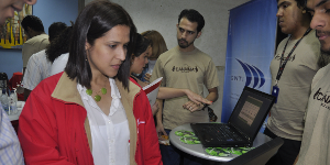 Los asistentes conocieron la nueva interfaz gráfica de Canaima GNU/Linux 4.0