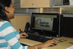 Este catálogo simula la navegación en una página web, con los contenidos de las seis categorías educativas
