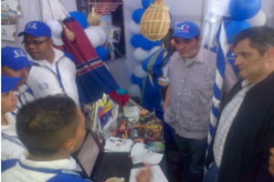 Ministro Fernández recorrió Feria de las OVI en CUC Francisco de Miranda. Fotografía: Mppcti