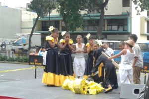 Los niños y niñas bailaron El Pájaro Guarandol, Pilón, y La Negra Lorenza