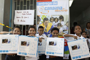 Más de 3 millones 500 mil niños tienen en sus manos una computadora Canaima
