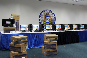 Gobierno Nacional entregó computadoras a universitarios