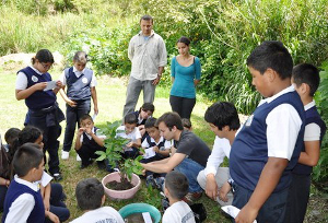 El Servicio Comunitario estimula la formación de profesionales universitarios