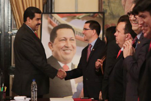 Arreaza es internacionalista, profesor y político venezolano