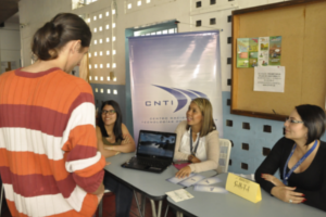 El programa de actividades contó con un área de exhibición para diversos proyectos basados en TIL