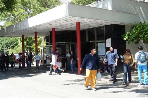 Estudiantes universitarios apoyan incorporación de 10 mil nuevas becas