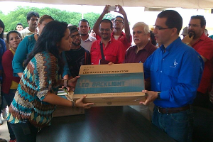 La dotación comprende la entrega de 100 computadoras