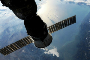 China lanza su primer satélite de comunicaciones para móvil