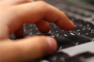 Experto insta usar software libre