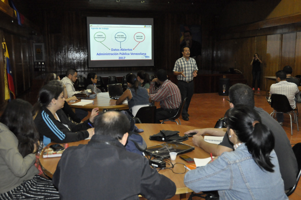 Mesas de trabajo en las que se profundizó en diversos temas relacionados a Datos Abiertos