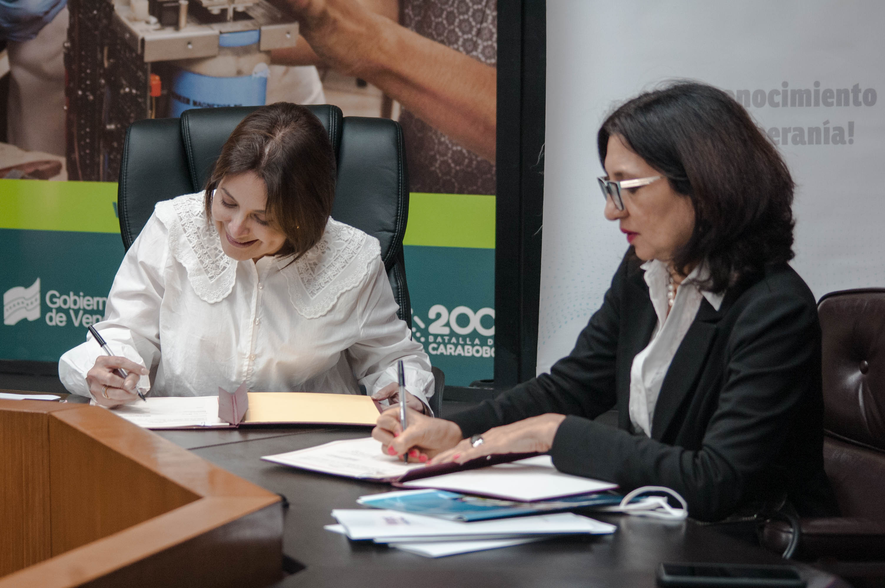 Firma de convenio MIncyt PNUD